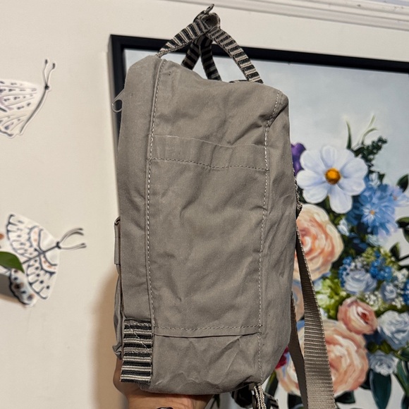 Fjallraven Kånken Gray mini Backpack display picture 1